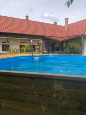 Tornácos Vendégház Kápolnásnyék